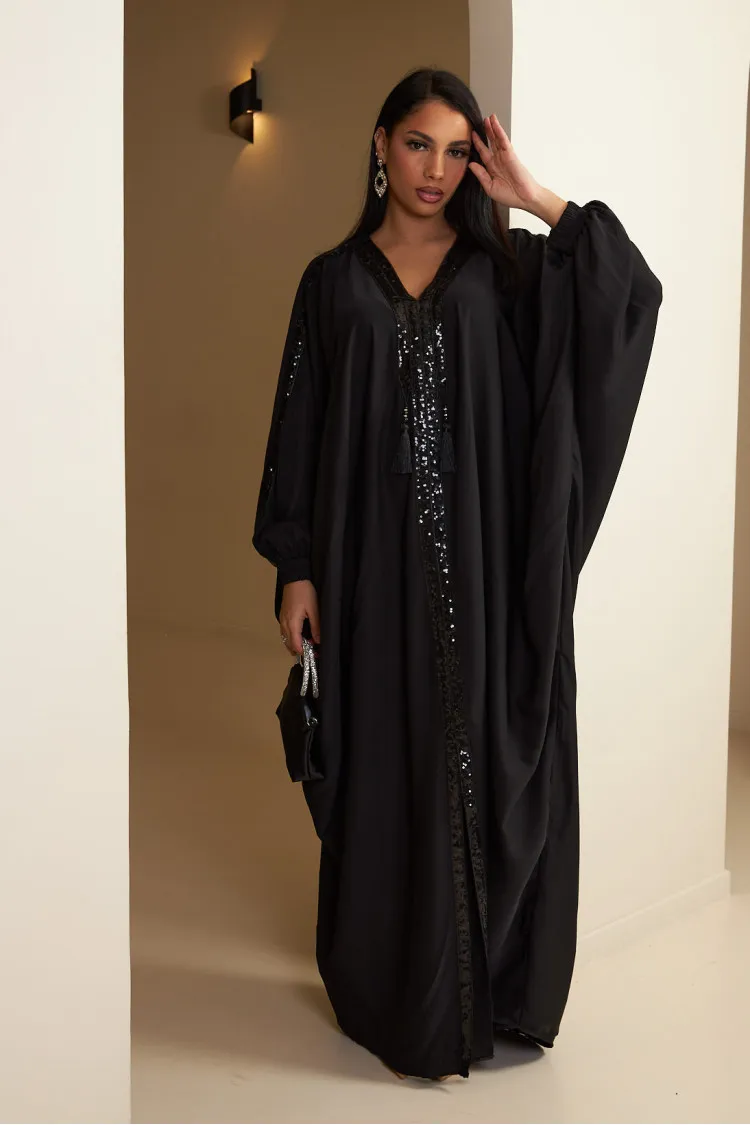 Abaya noire à empiècement sequins et pompom noir