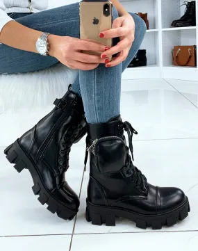 Bottines montantes noires à lacets et petite pochette