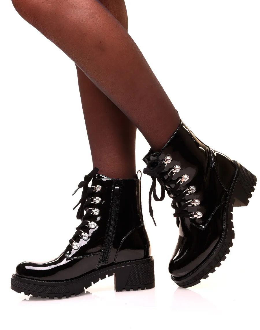 Bottines noires vernies montantes à lacets