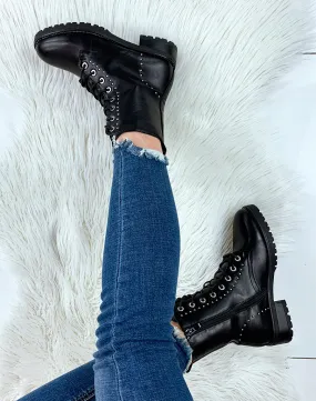 Bottines noires à lacets et détails cloutés