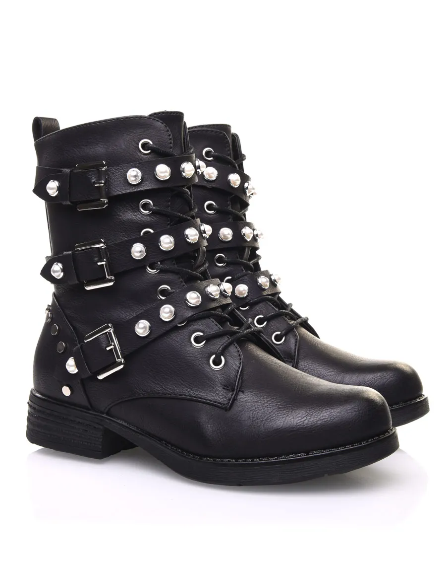 Bottines noires à lacets et lanières ornées de perles