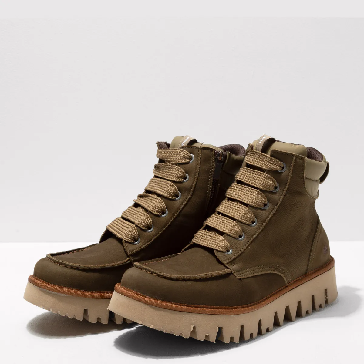 Bottines à lacets en nubuck à semelles crantées - Kaki