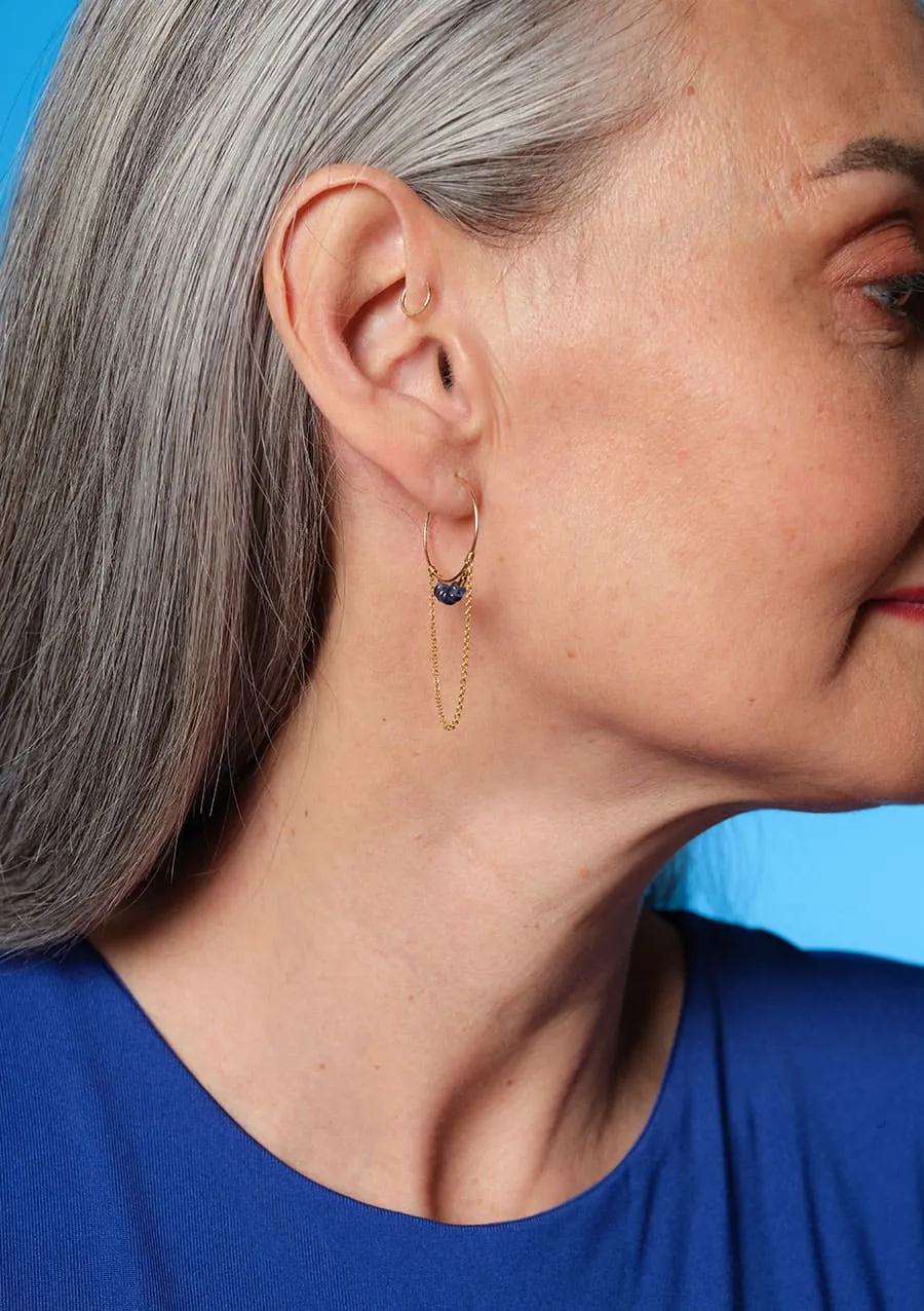 Boucles d'oreilles asymétriques - Créoles à La Ligne Saphir bleu – Label AÉ Paris