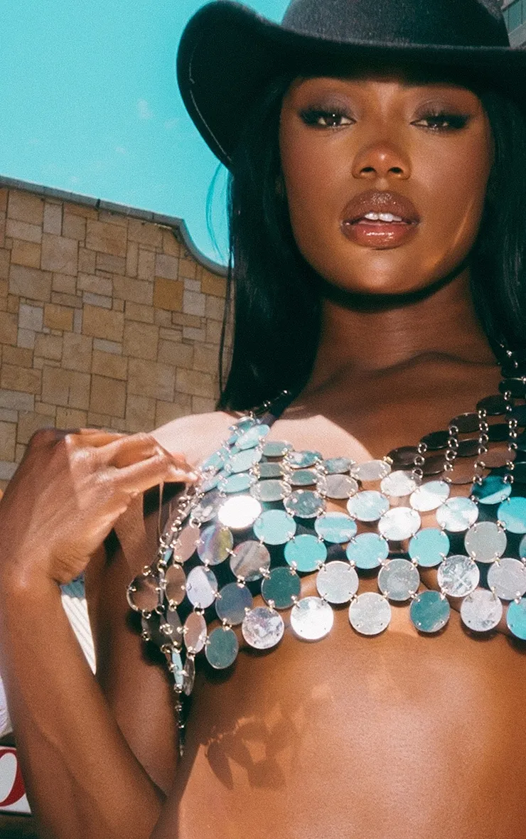 Chaine argentée à sequins pour top