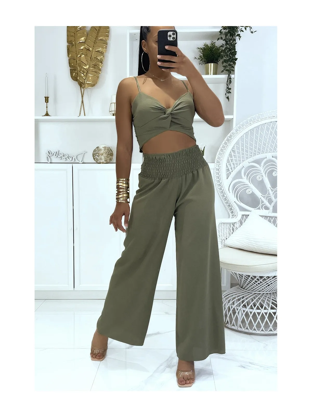 Ensemble kaki pantalon palazzo élastique à la taille et crop top croisé à bretelles larges 