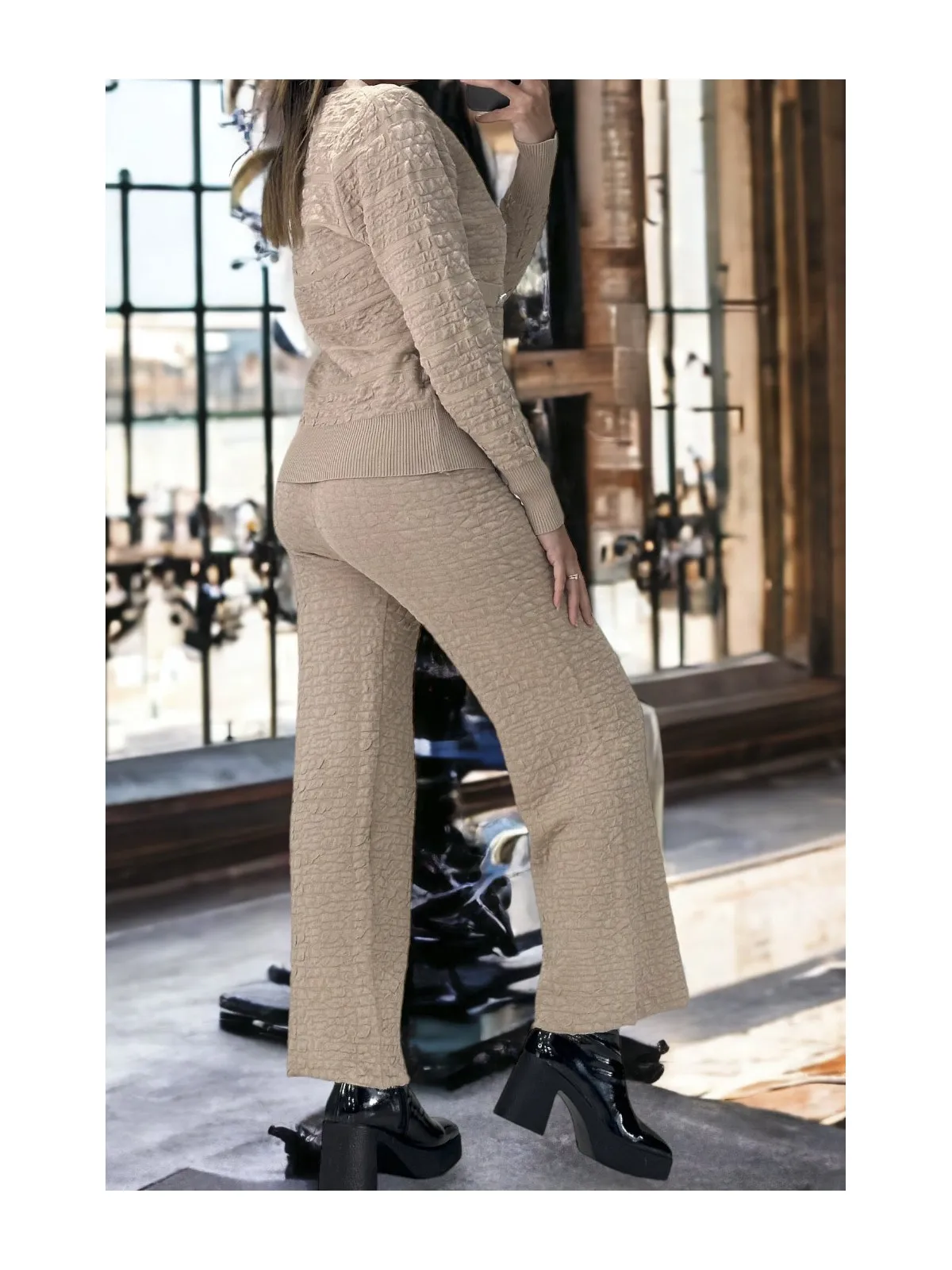 Ensemble taupe gilet et pantalon palazzo en jaquard très extensible