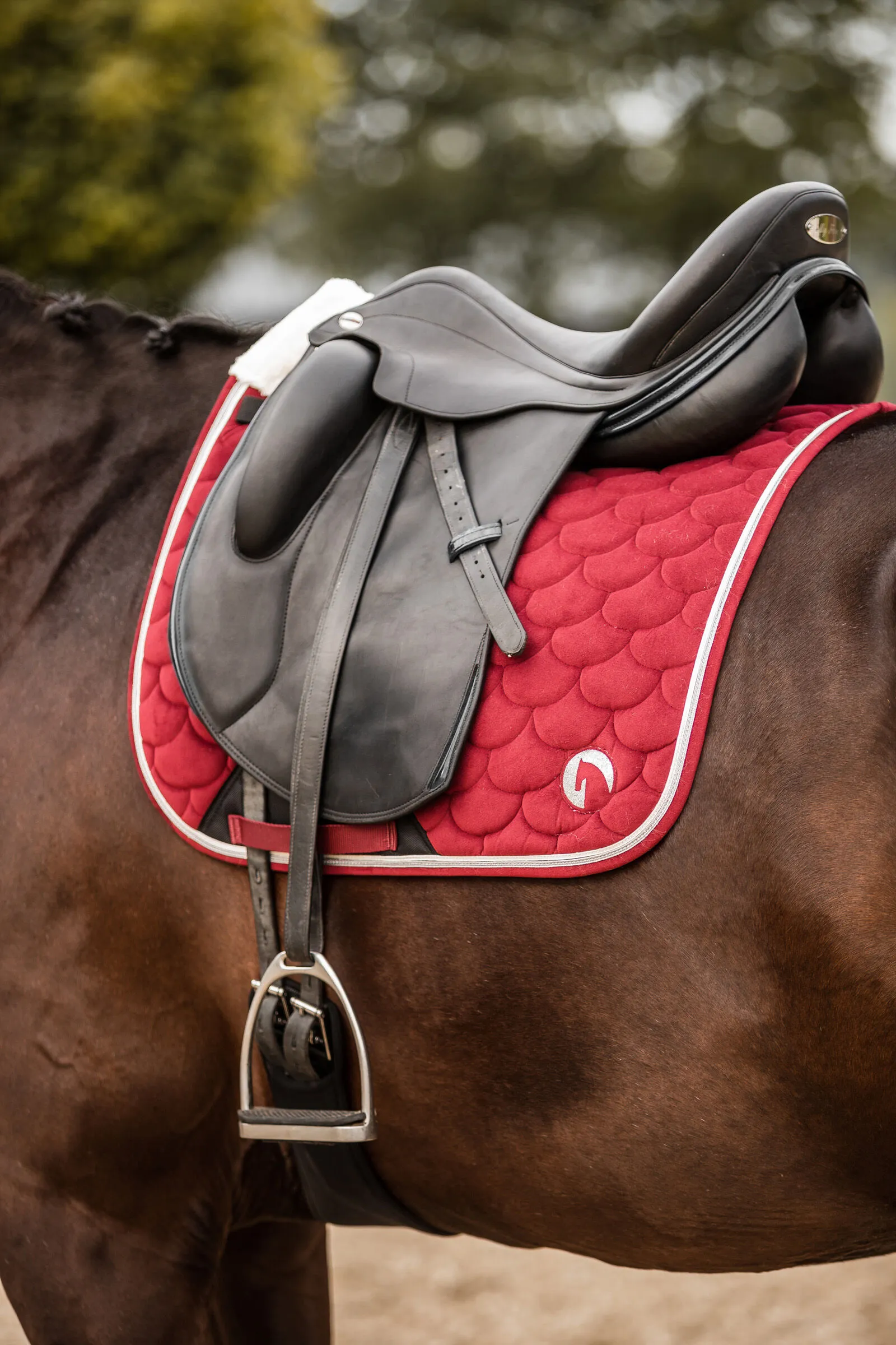 Horze Tapis de selle de dressage Geneva avec fausse fourrure