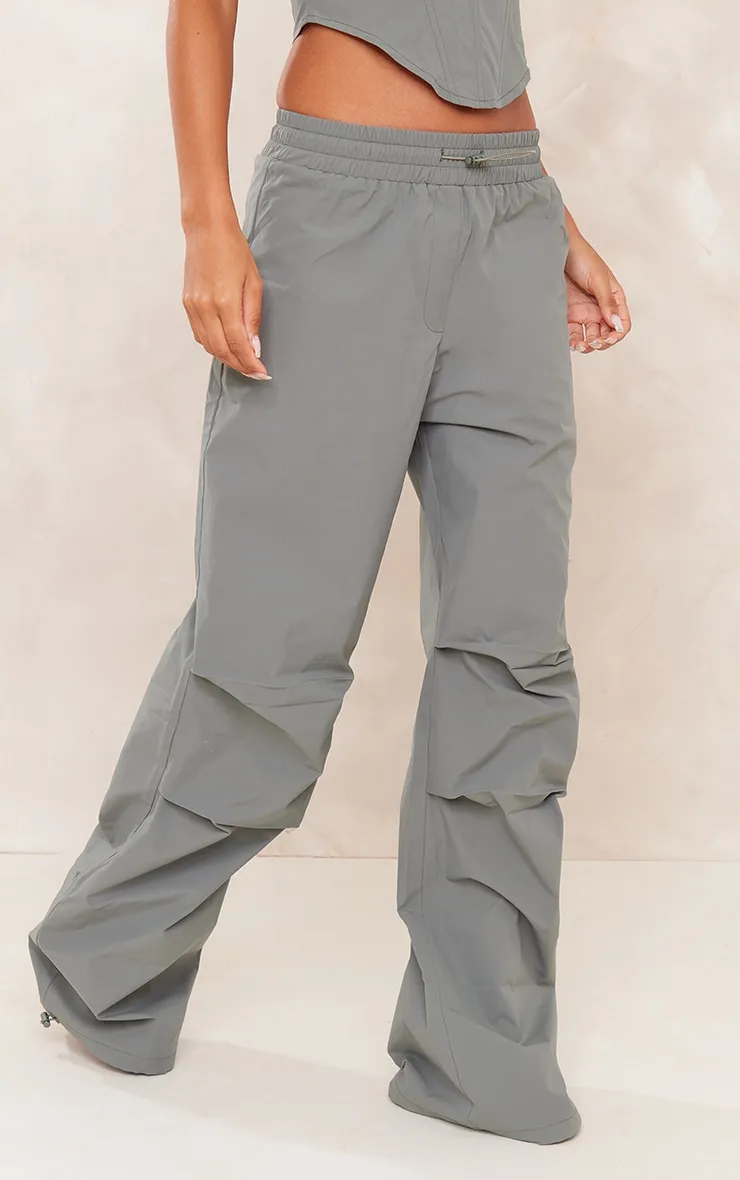 Pantalon cargo en nylon froncé kaki à cordons ajustables