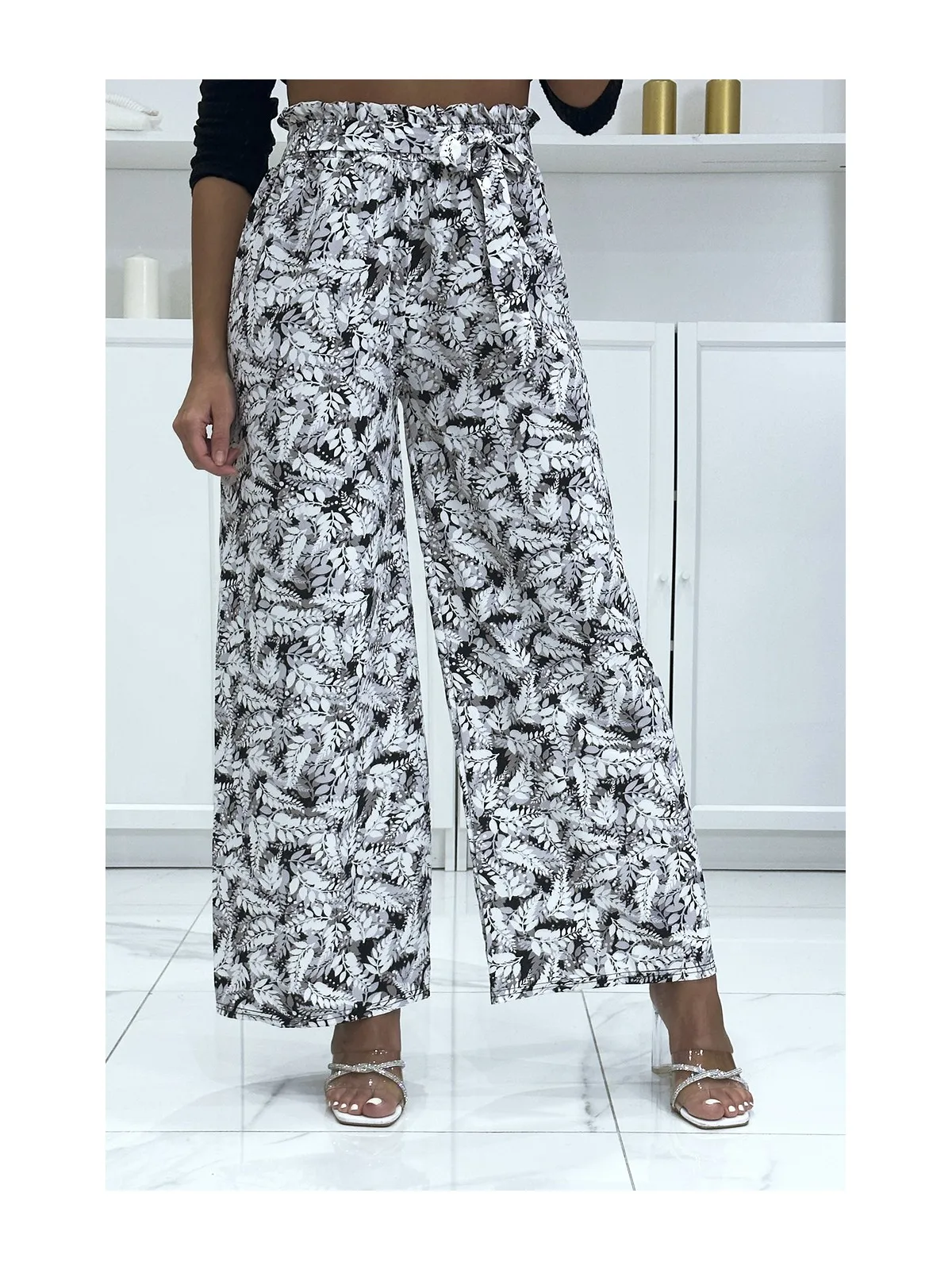 Pantalon palazzo avec joli motif feuille noir