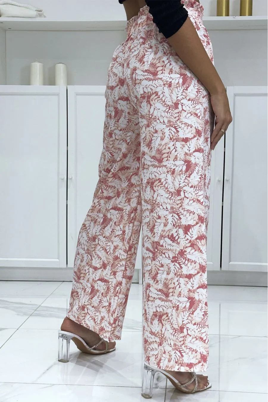 Pantalon palazzo avec joli motif feuille rose