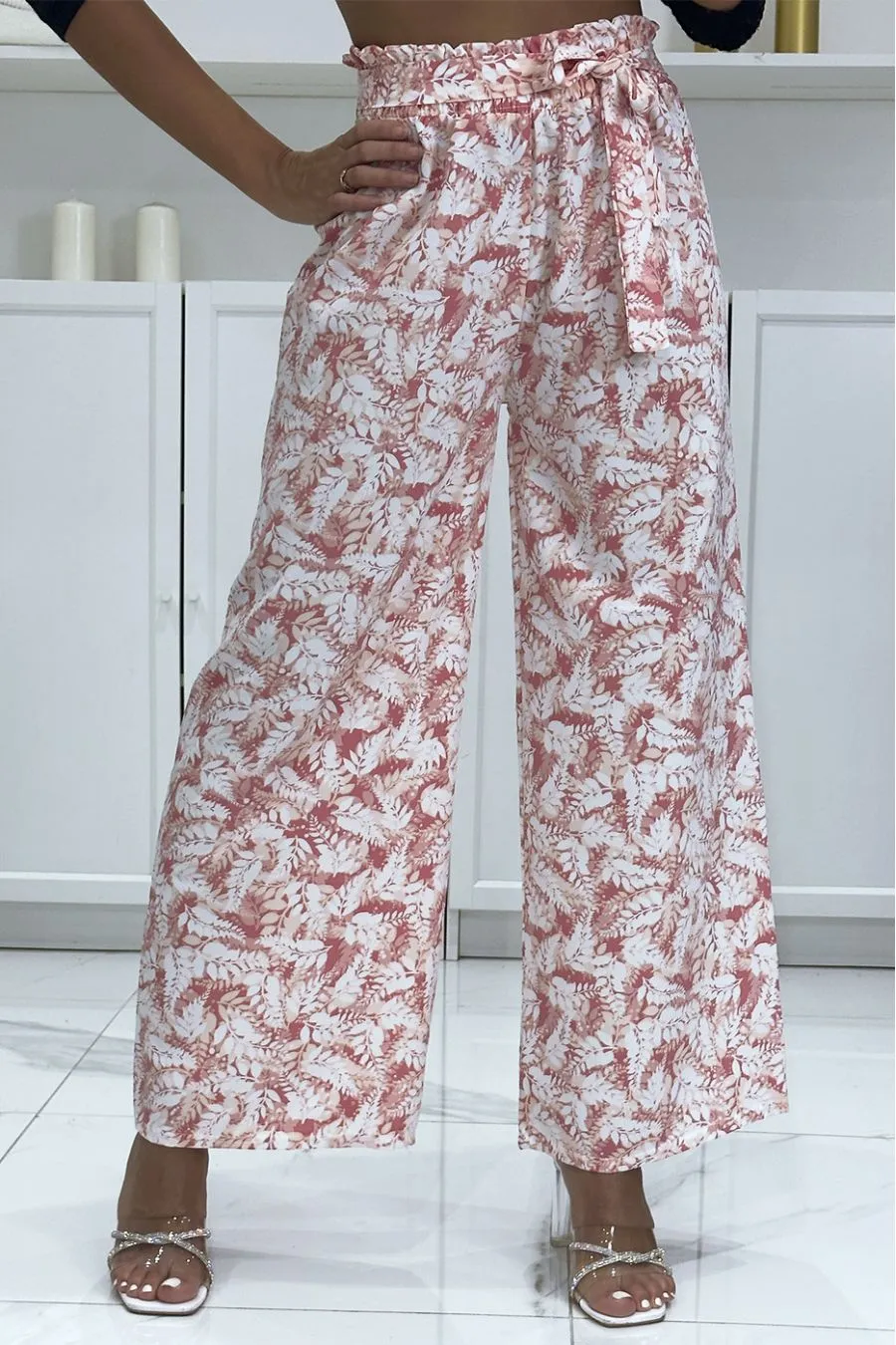 Pantalon palazzo avec joli motif feuille rose