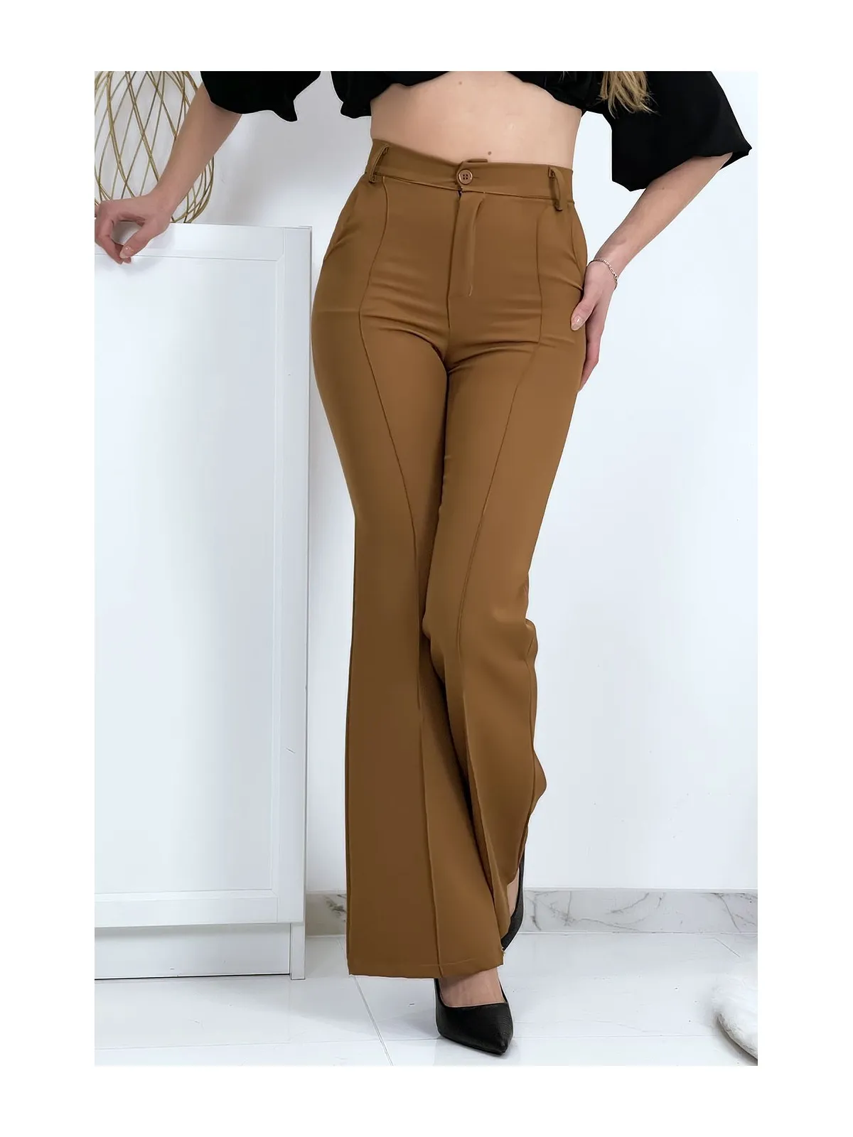 Pantalon palazzo camel avec poches et plis