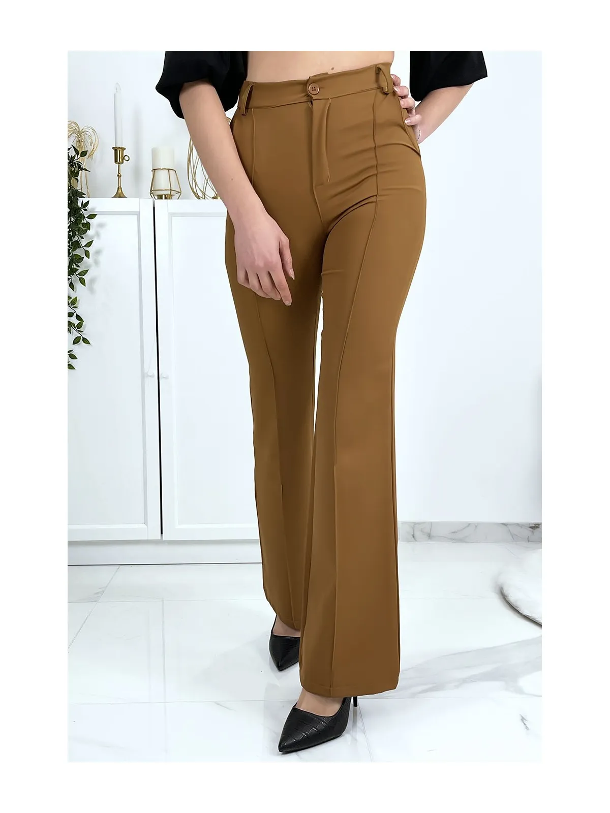 Pantalon palazzo camel avec poches et plis