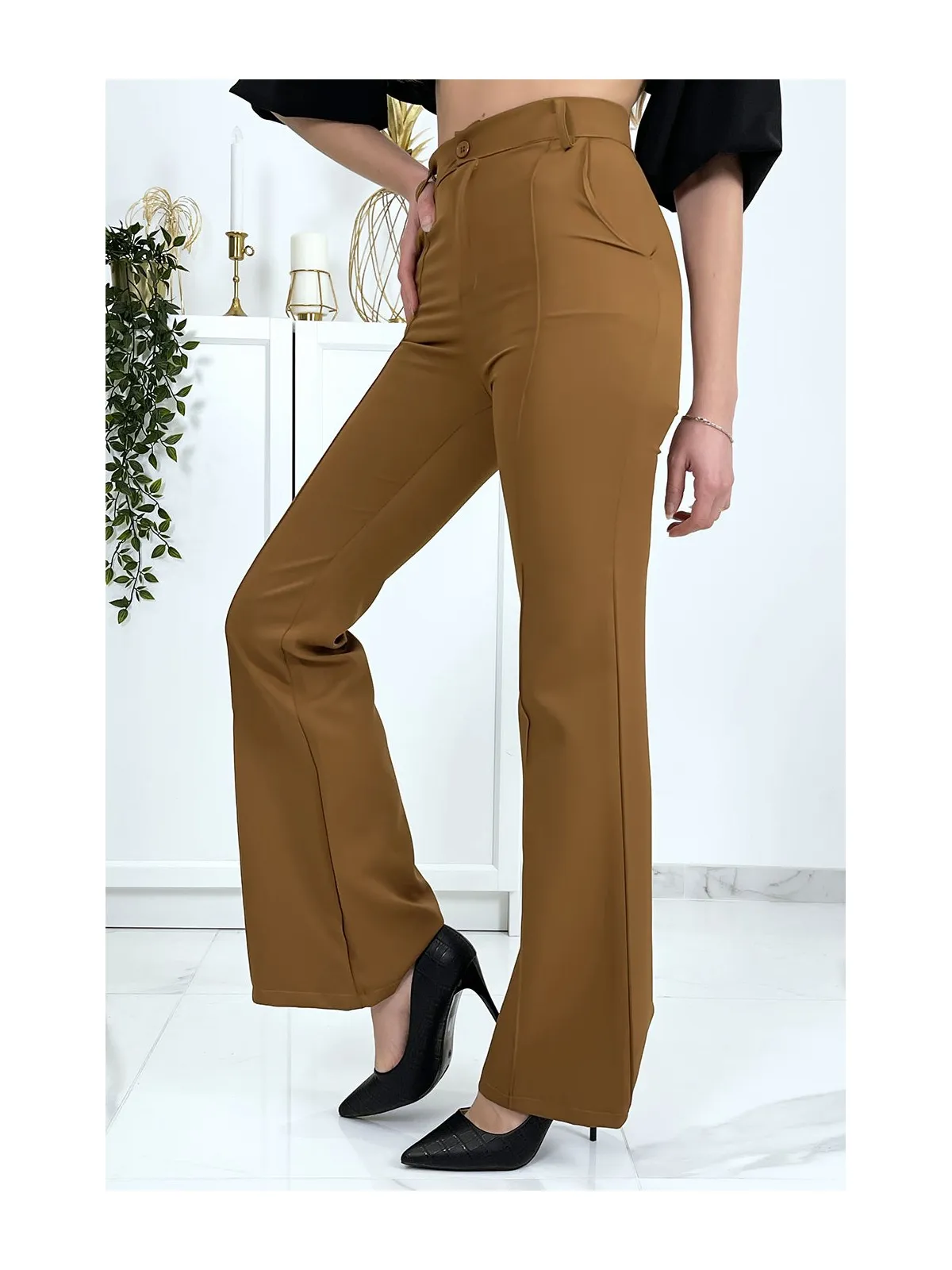 Pantalon palazzo camel avec poches et plis