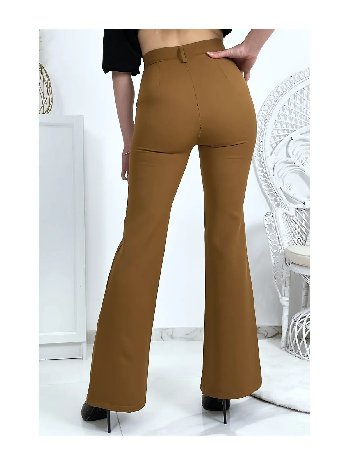 Pantalon palazzo camel avec poches et plis