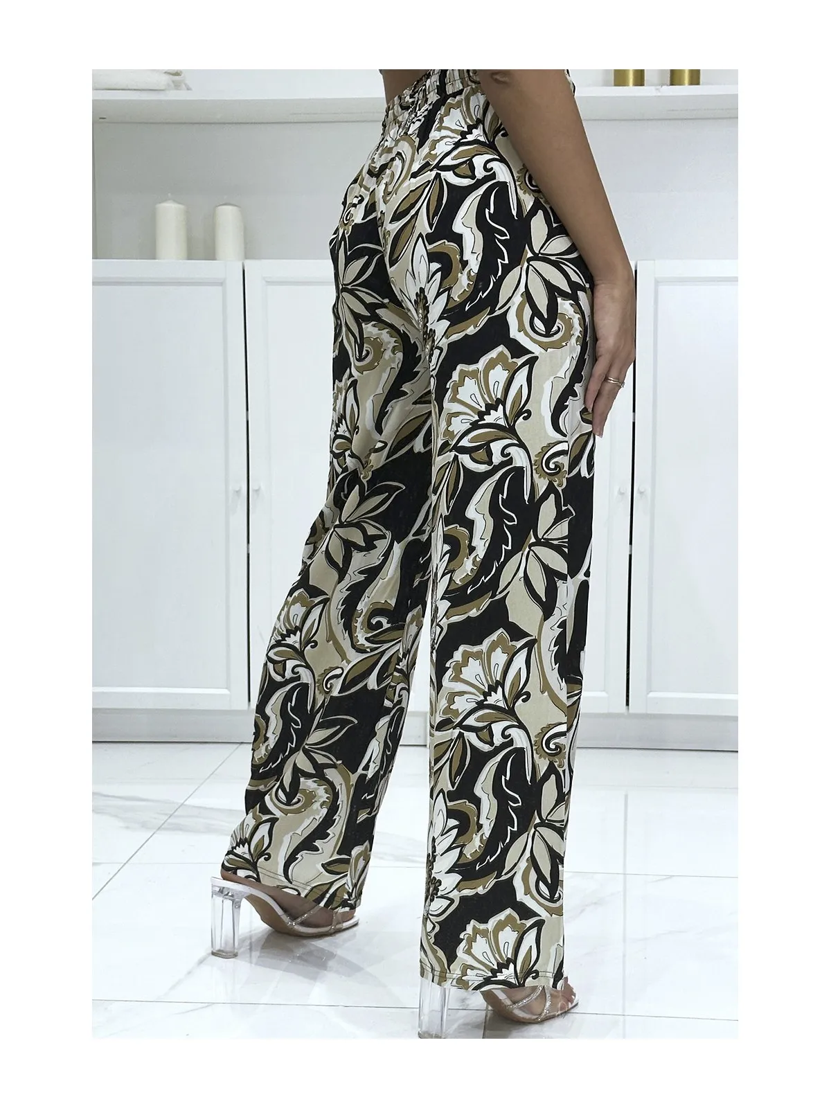 Pantalon palazzo noir en coton avec joli motif