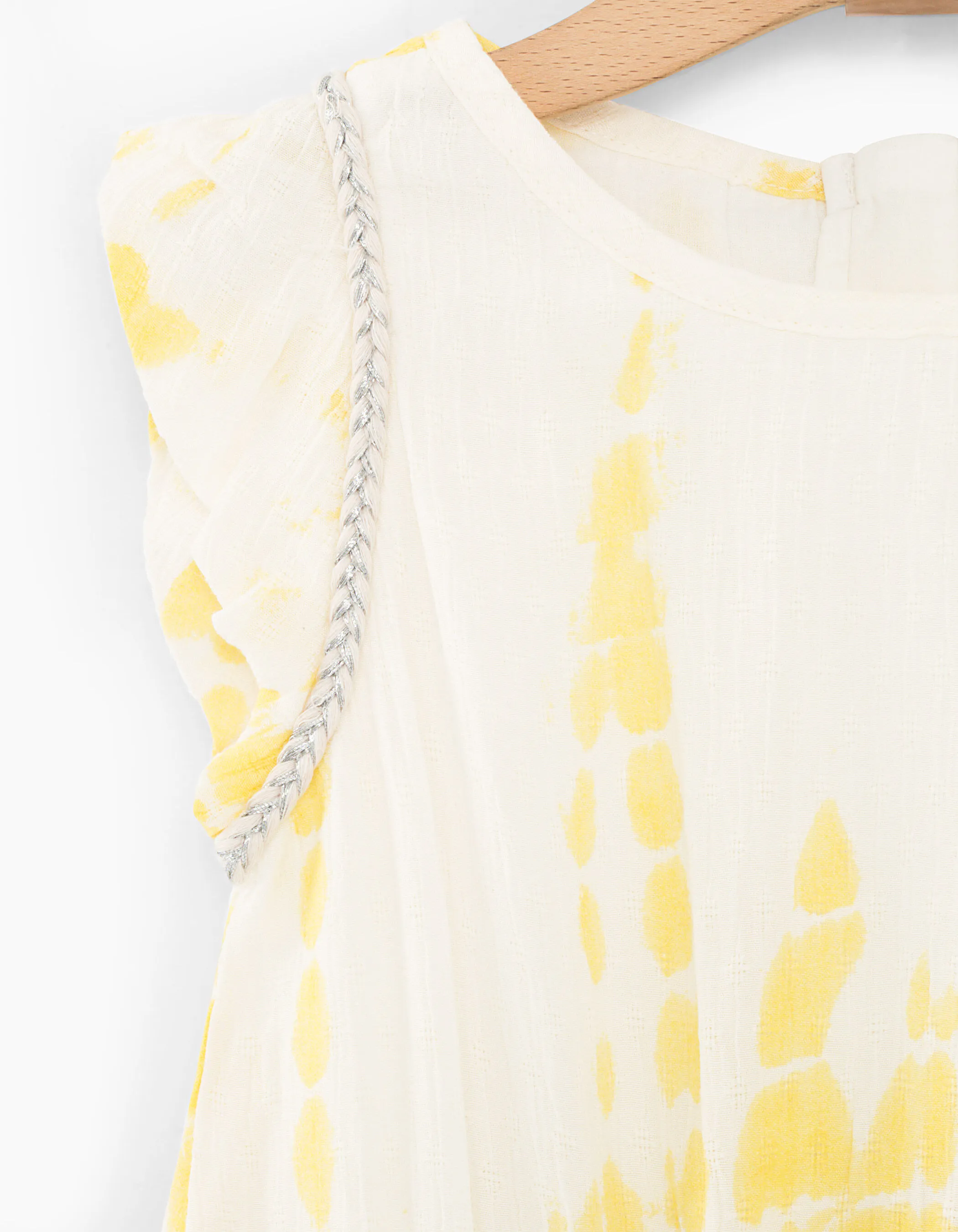 Robe jaune moyen tie and dye et tresses fille