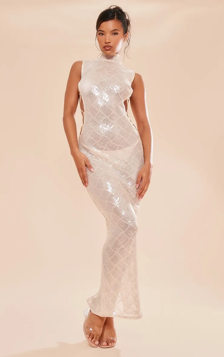 Robe longue en sequins dorés lacée à motifs et col haut