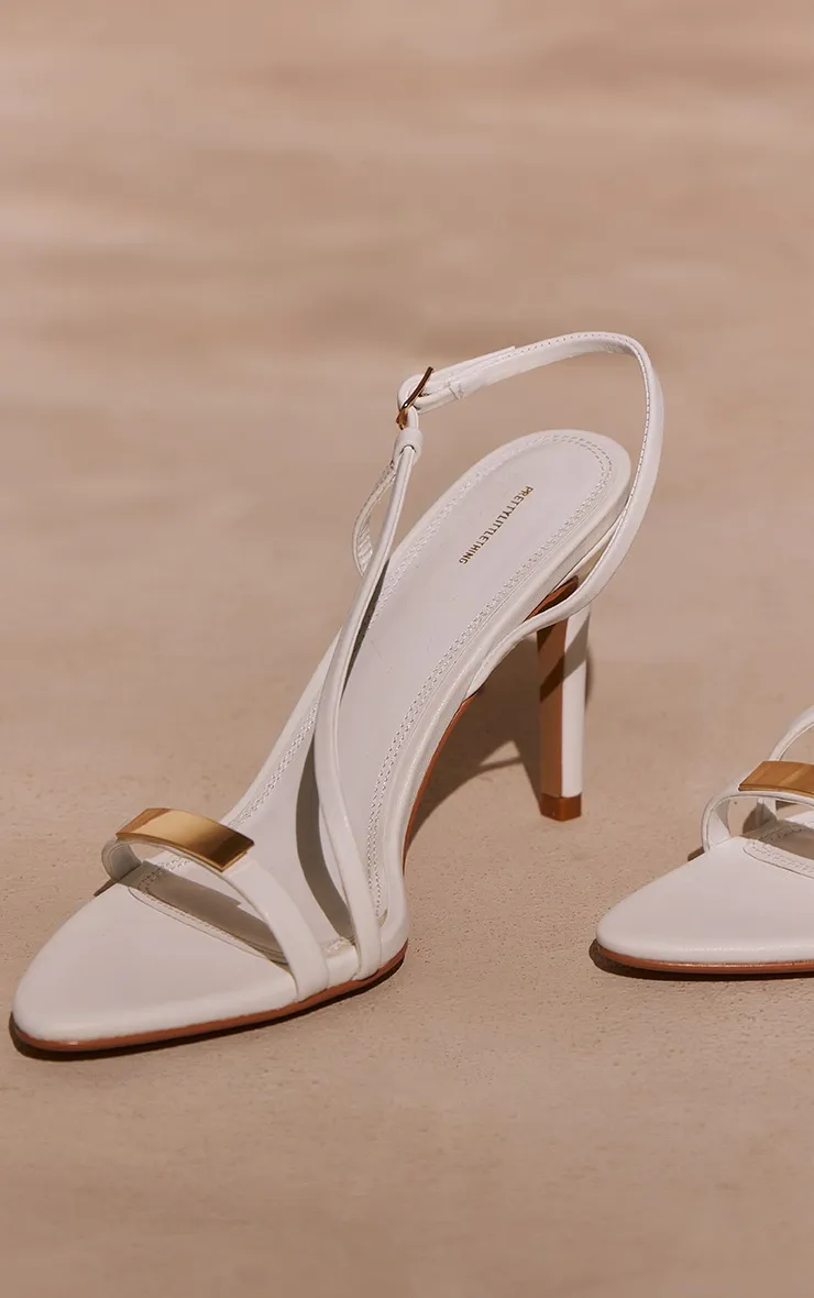 Sandales pointues en PU blanc à brides asymétriques et détail métal à talon